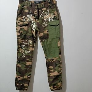 Hustle Gang Camouflage Cargo Pants with Graphics Retail $150 Size 32